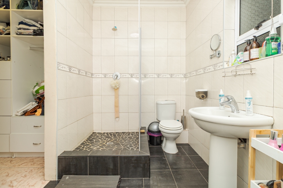4 Bedroom Property for Sale in Devon Park Western Cape